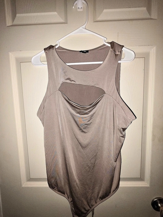 Express Tops - Express Cutout Bodysuit Size XL